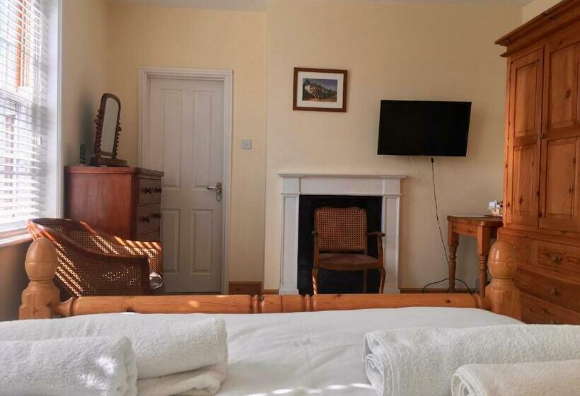 غرفة ديلوكس, The White Lady