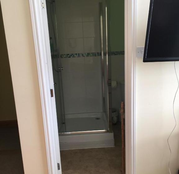 غرفة ديلوكس, The White Lady