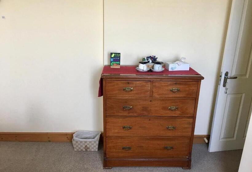 غرفة ديلوكس, The White Lady