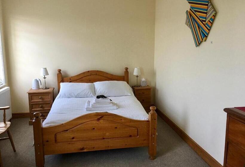 غرفة ديلوكس, The White Lady