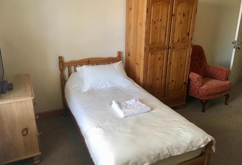 패밀리 룸, The White Lady