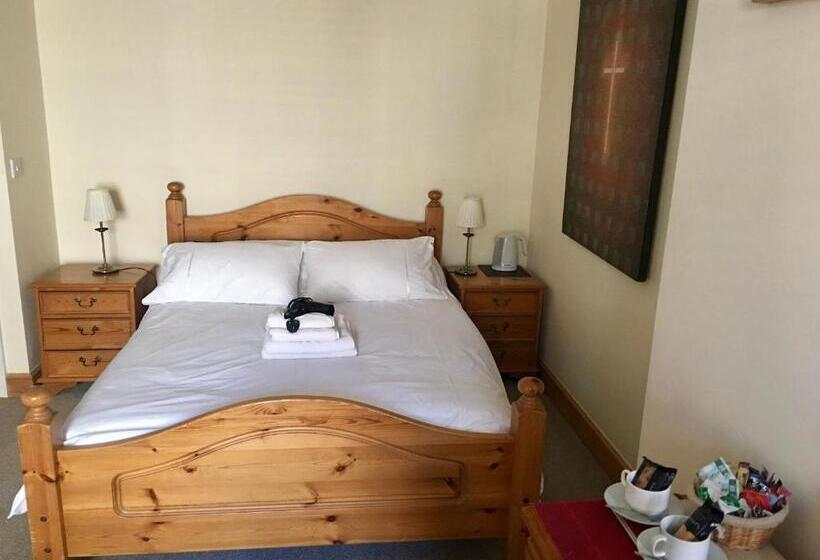 غرفة عائلية, The White Lady