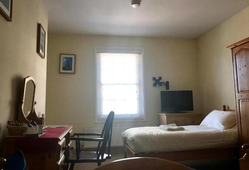 غرفة عائلية, The White Lady