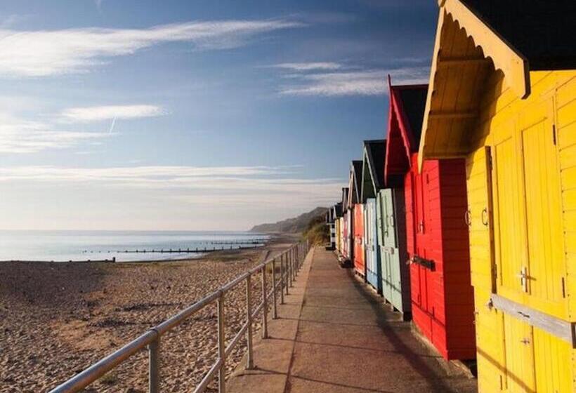 غرفة عائلية, The White Lady