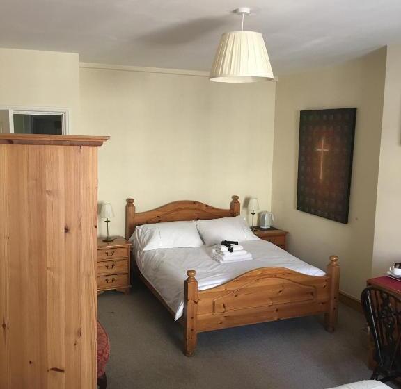 غرفة عائلية, The White Lady