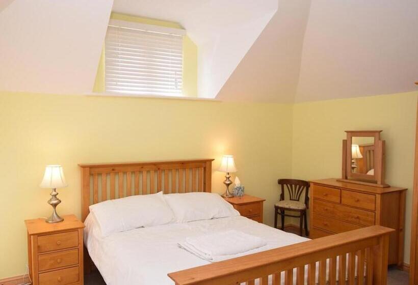 منزل غرفتين نوم, The White Lady