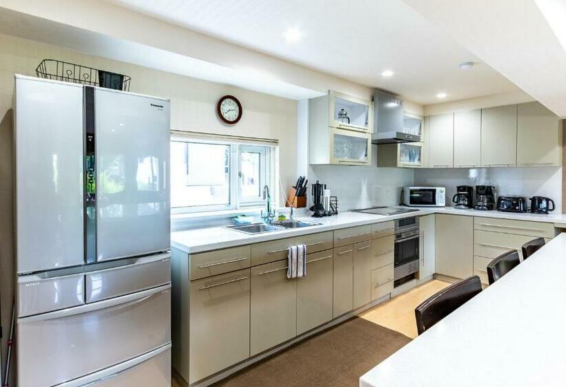 Casa 1 Dormitori, Cisco Moon