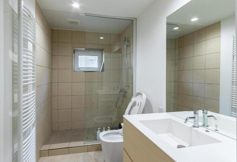 Apartament 2 Dormitoris, Cisco Moon