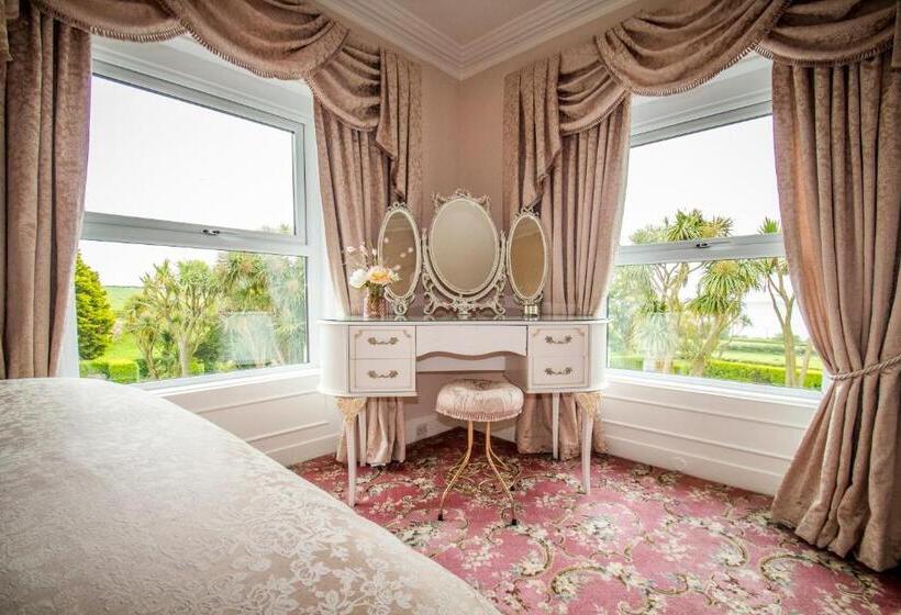 غرفة قياسية مطلّة علي البحر, Altahammond House