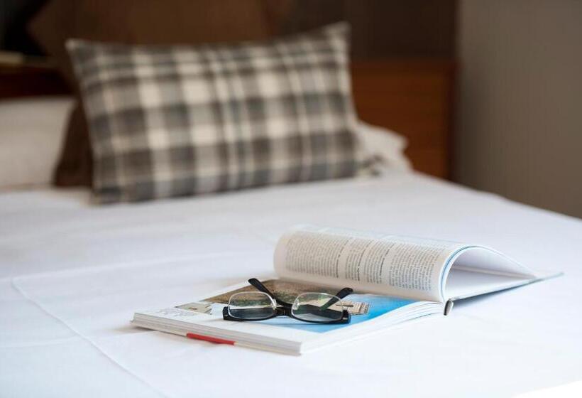 Номер Стандарт, Guilleumes Montserrat