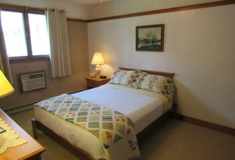 جناح عائلي, Carlson S Lodge