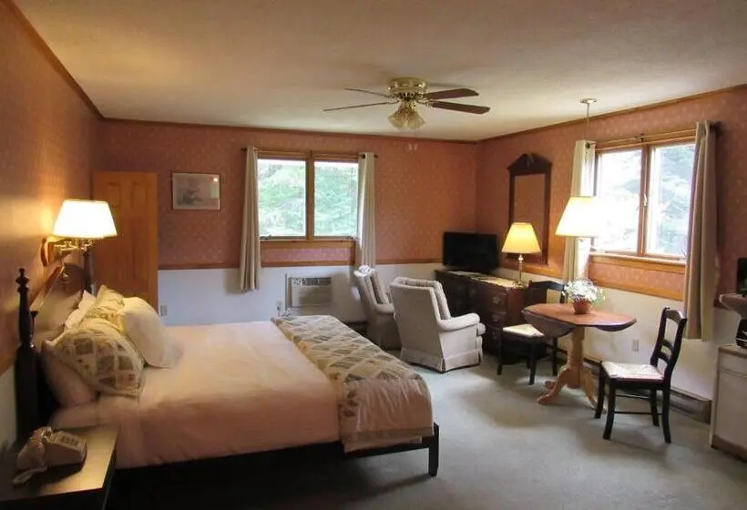 キングサイズベッドのデラックスルーム, Carlson S Lodge
