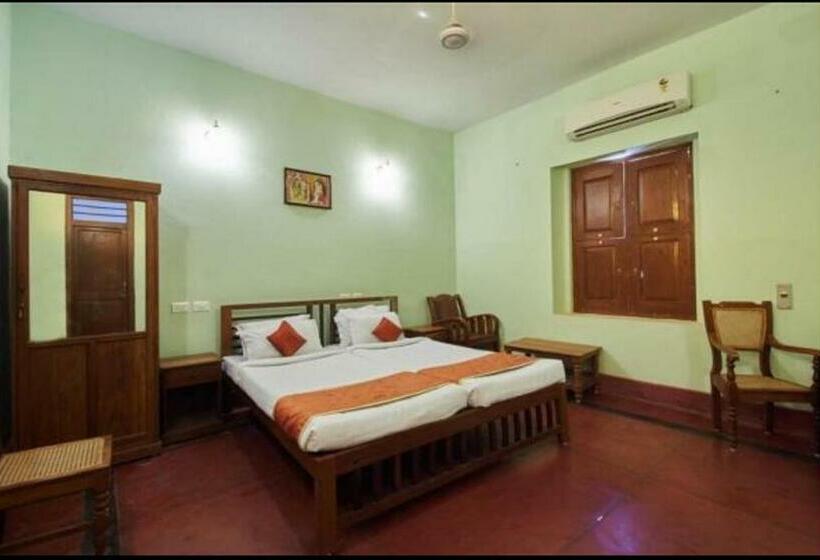 Quarto Deluxe, Cs Arunachala Residency