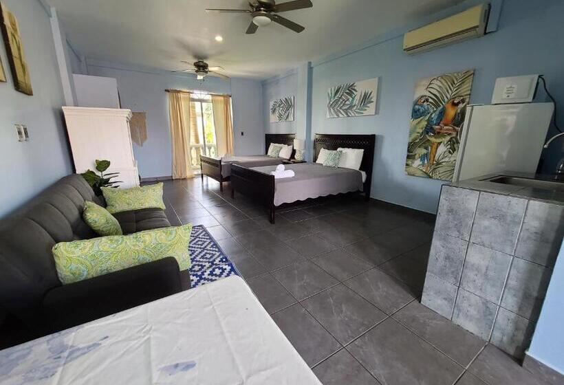 جناح عائلي, Hermosa Beach House