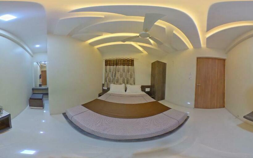 חדר אקזקיוטיב, Ramkrishna Inn