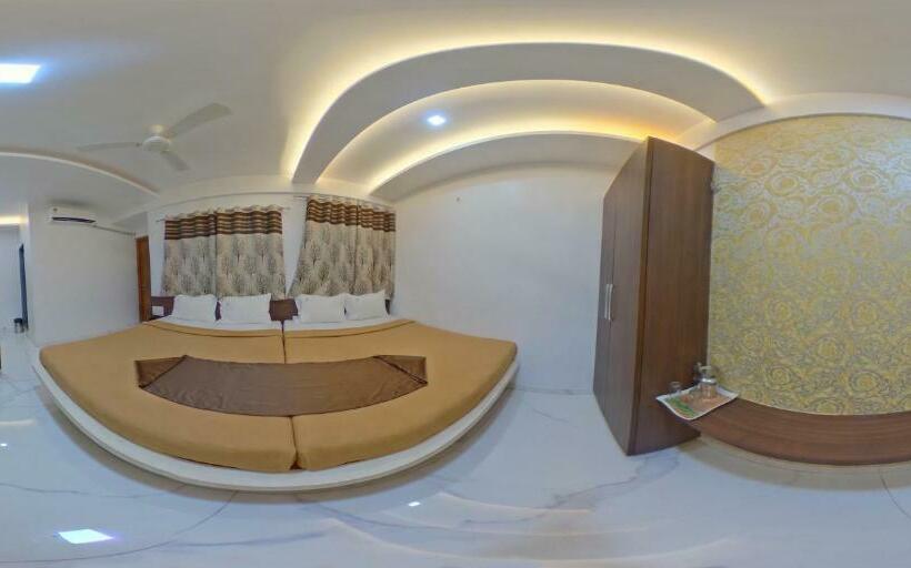 חדר אקזקיוטיב, Ramkrishna Inn