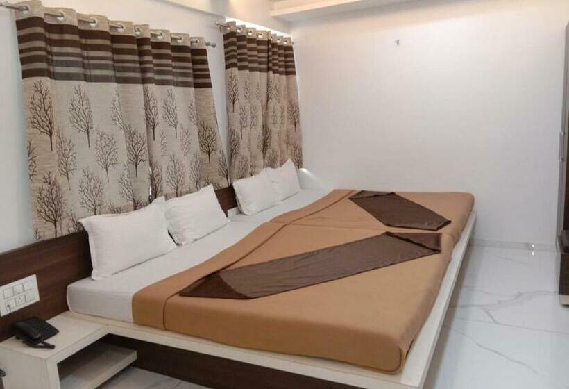 חדר אקזקיוטיב, Ramkrishna Inn