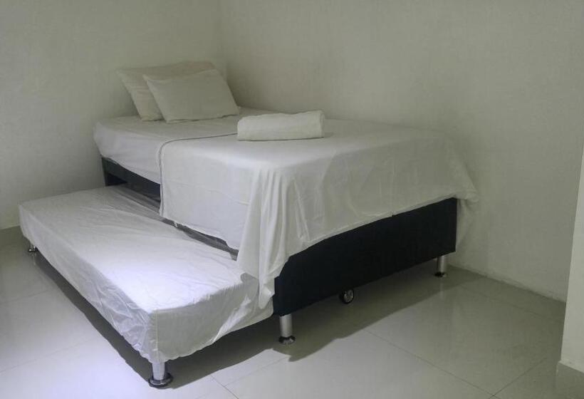 Четырехместный Номер Стандарт, Orange House Downtown