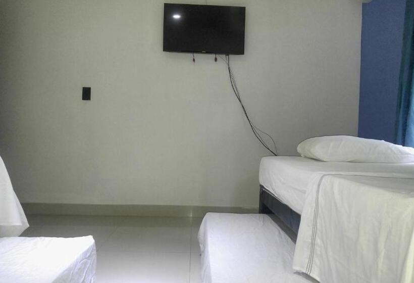 Четырехместный Номер Стандарт, Orange House Downtown