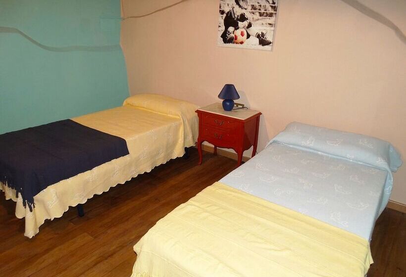 غرفة عائلية, Alcázar Milmanda