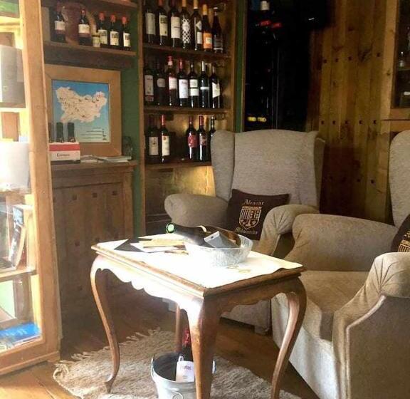 غرفة عائلية, Alcázar Milmanda