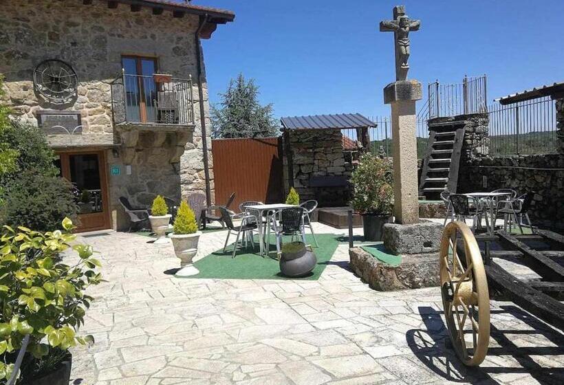 غرفة عائلية, Alcázar Milmanda