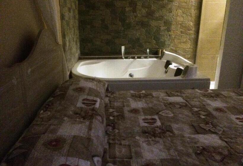 سوئیت جونیور با استخر, Abbazia Dei Gesuiti