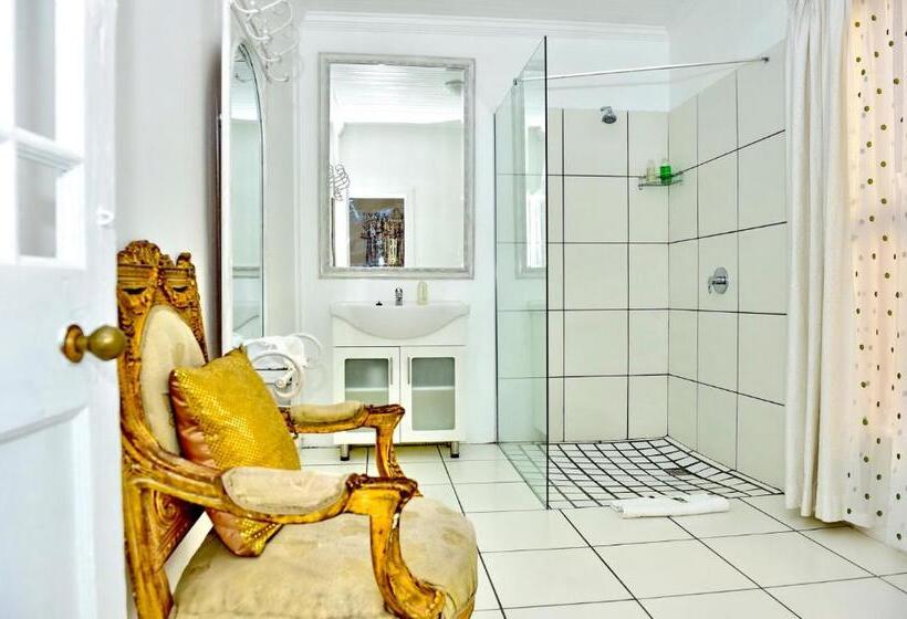 3间卧室的房子, Die Tuishuise & Victoria Manor