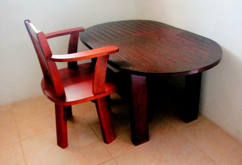 Habitació Deluxe, Kris Kos