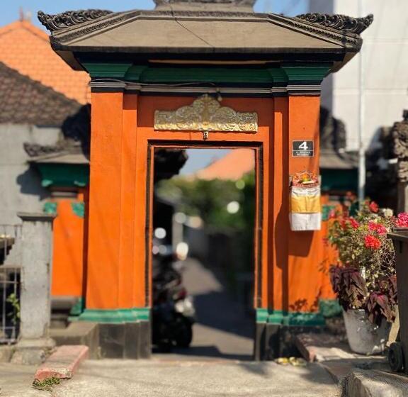 Habitació Deluxe, Kris Kos