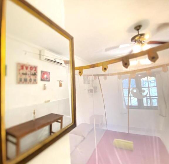 Habitació Deluxe, Kris Kos