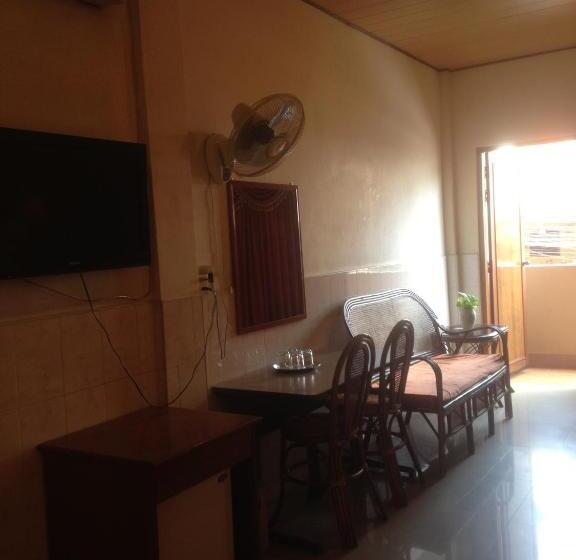 اتاق خانوادگی, Nice Guesthouse