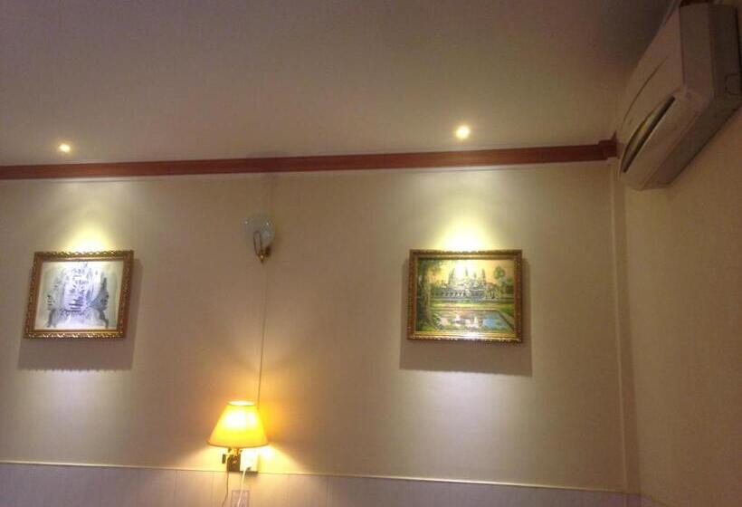 اتاق خانوادگی, Nice Guesthouse