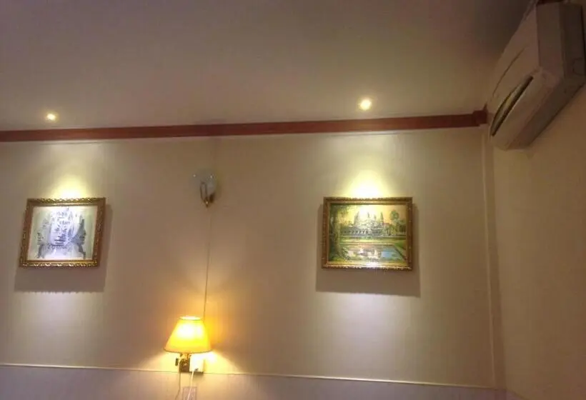 اتاق خانوادگی, Nice Guesthouse
