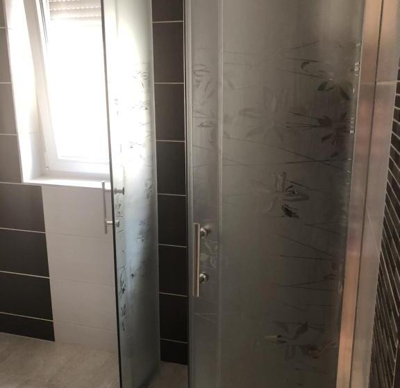 基本间, Szem S Vendégház