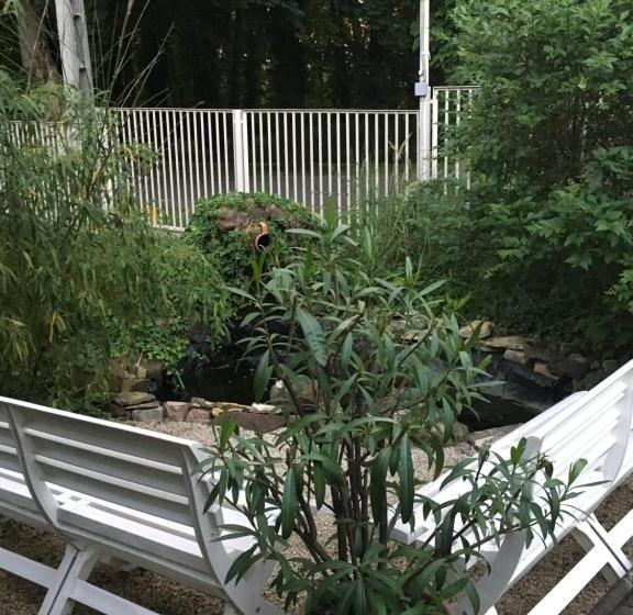 חדר משפחתי, Szem S Vendégház