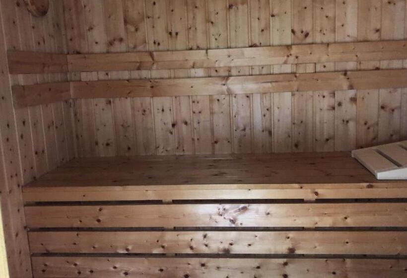 家庭间, Szem S Vendégház