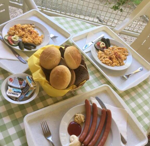 家庭间, Szem S Vendégház