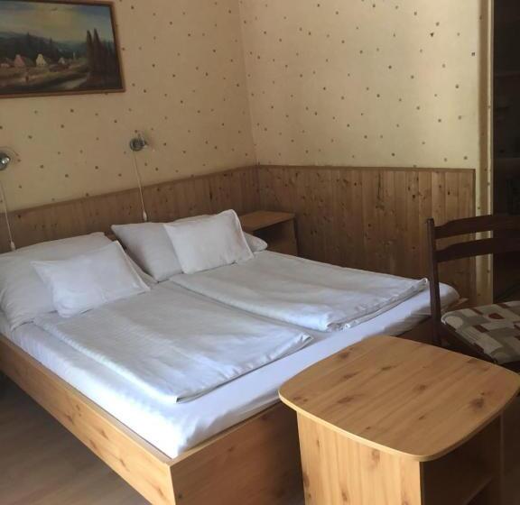 家庭间, Szem S Vendégház