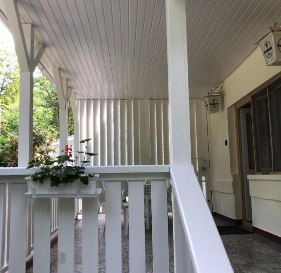 家庭间, Szem S Vendégház