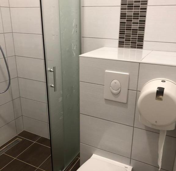 家庭间, Szem S Vendégház