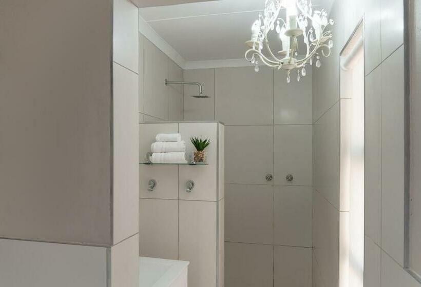 Семейный Номер, The Falls Guest House