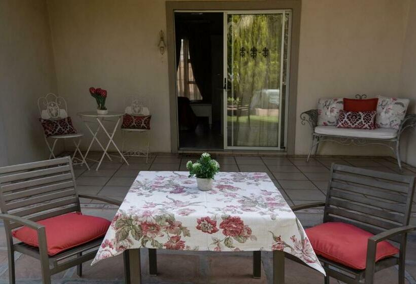 إستوديو ديلوكس, The Falls Guest House
