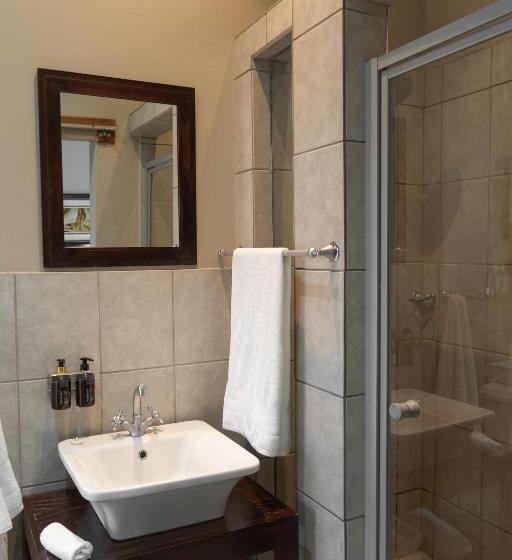 スタンダードトリプルルーム, The Falls Guest House