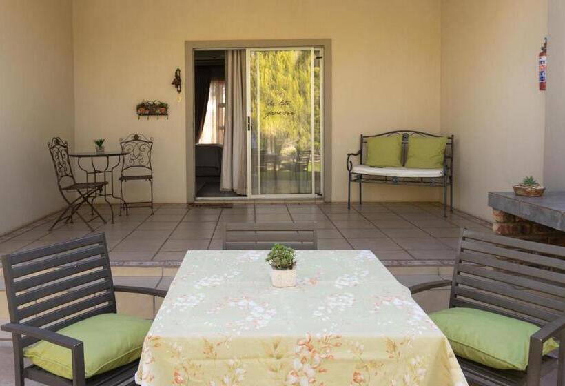 スタンダードトリプルルーム, The Falls Guest House