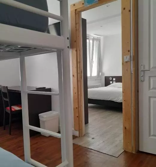 Cameră Familiară, Au Spatial