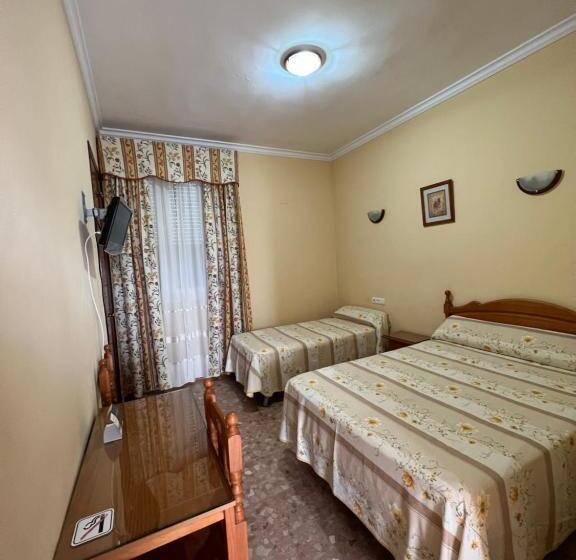 اتاق استاندارد سه نفره, Chamizo