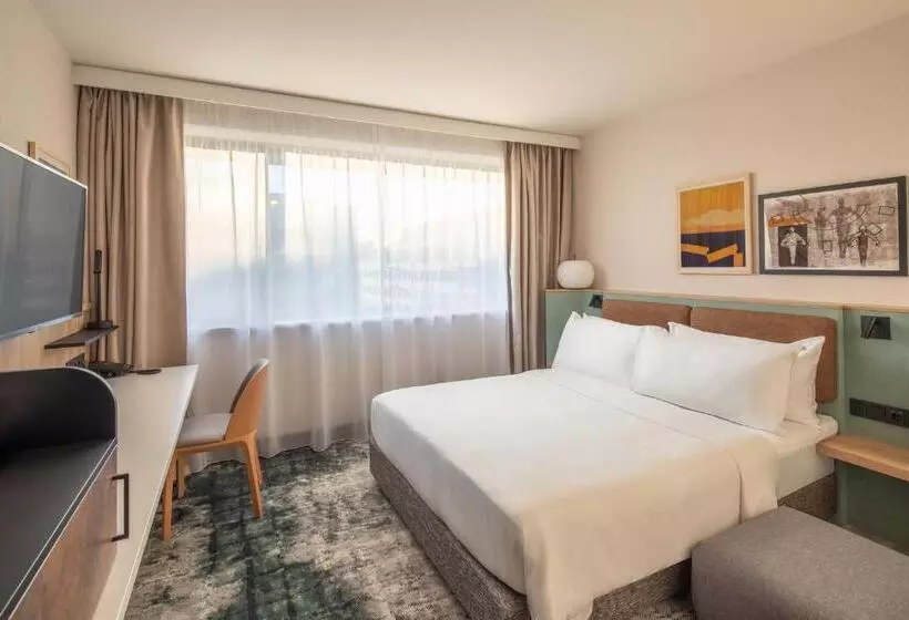 キングサイズベッドのスタンダードルーム, Crowne Plaza Budapest, An Ihg