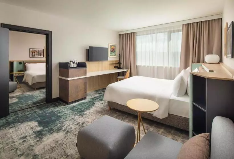 キングサイズベッドのスタンダードルーム, Crowne Plaza Budapest, An Ihg