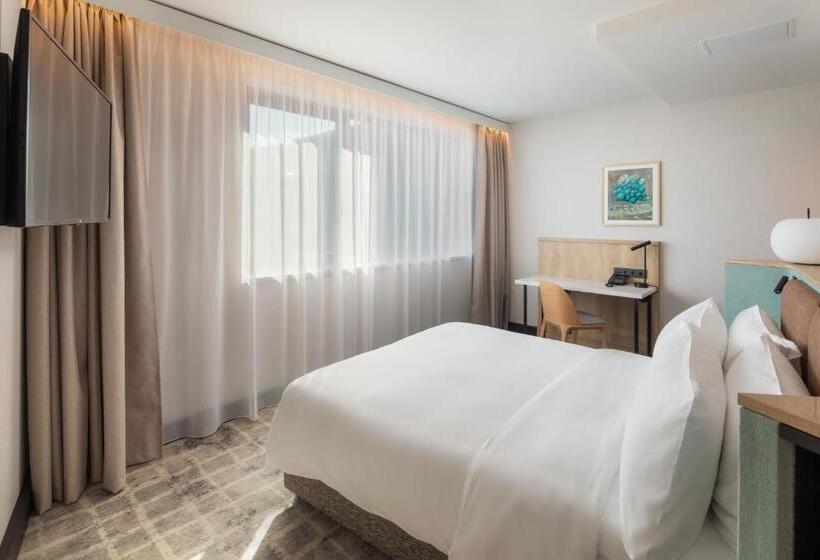 חדר סטנדרט עם מיטת קינג, Crowne Plaza Budapest, An Ihg